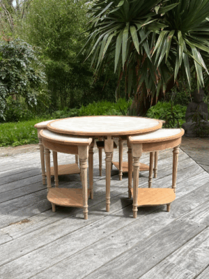 Rénovation par aérogommage - table en bois